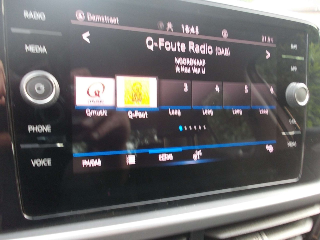 Volkswagen T-Roc T-Roc TSI 110PK Style NAVI-CARPLAY-LANE-LED-DAB